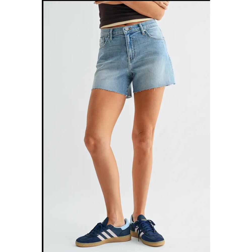 NEW JUST BLACK DENIM kate stretch jean shorts in light denim - Picture 4 of 7